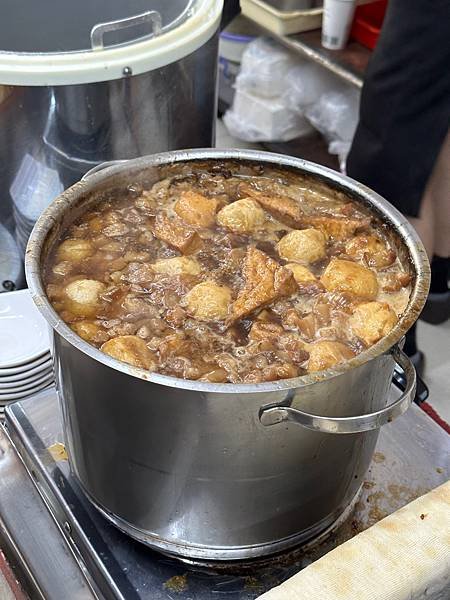 《台南美食》永樂市場老字號小吃，在地人推薦～～國華街肉燥飯