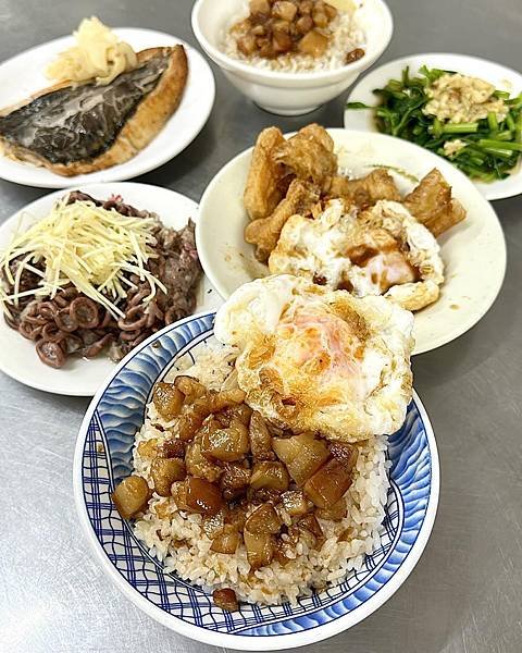 《台南美食》永樂市場老字號小吃，在地人推薦～～國華街肉燥飯