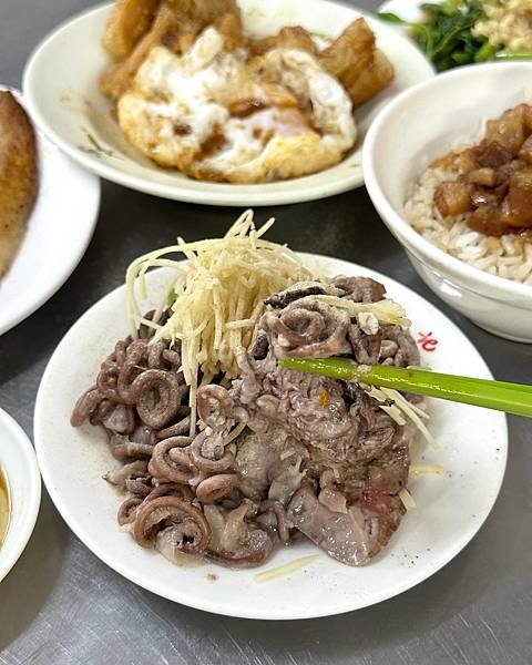 《台南美食》永樂市場老字號小吃，在地人推薦～～國華街肉燥飯