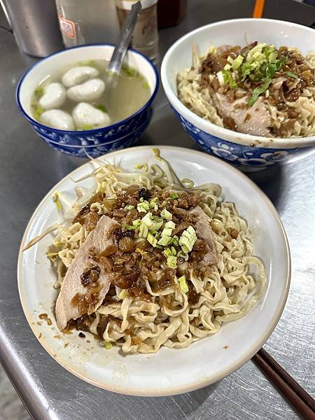 《高雄食記》小時候的回憶，隱身南華商圈的古早味麵攤，從早餐吃