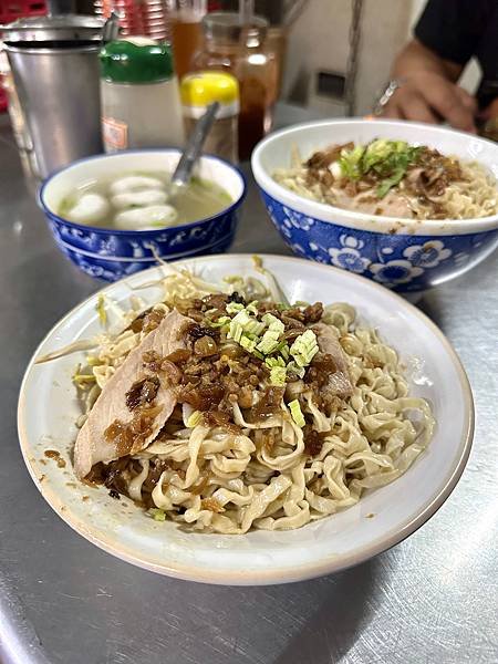 《高雄食記》小時候的回憶，隱身南華商圈的古早味麵攤，從早餐吃