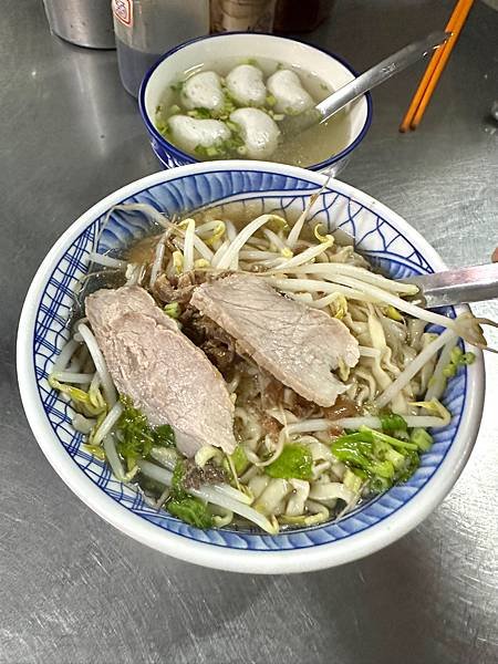 《高雄食記》小時候的回憶，隱身南華商圈的古早味麵攤，從早餐吃