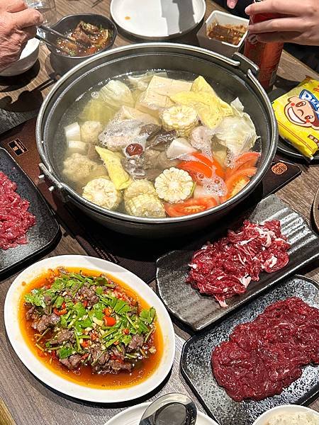 在台北也可以吃得到溫體牛肉,熱炒也表現不俗~~宣牛溫體牛肉火