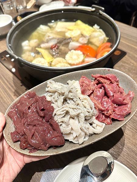 在台北也可以吃得到溫體牛肉,熱炒也表現不俗~~宣牛溫體牛肉火