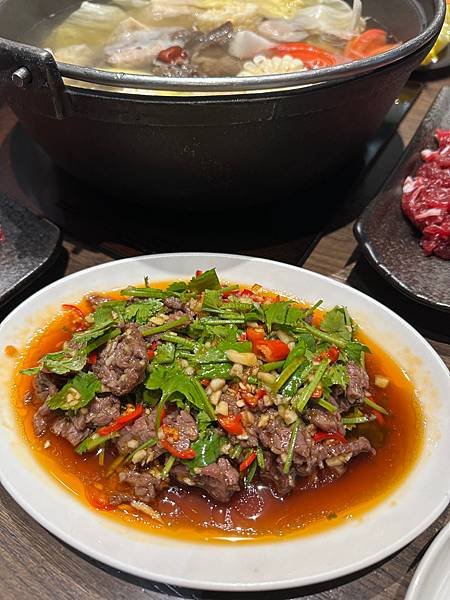 在台北也可以吃得到溫體牛肉,熱炒也表現不俗~~宣牛溫體牛肉火