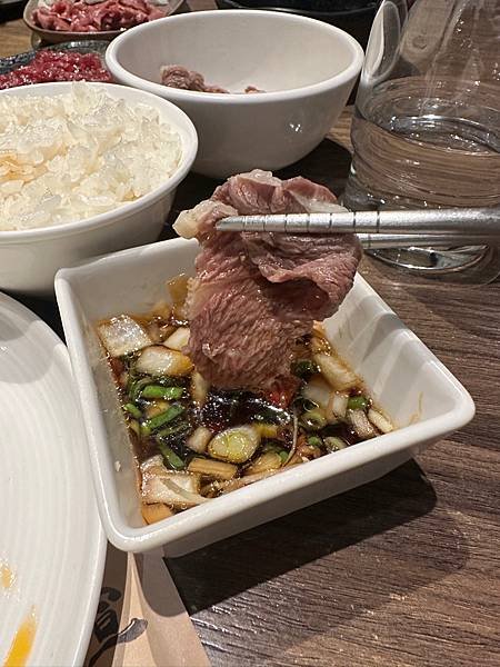 在台北也可以吃得到溫體牛肉,熱炒也表現不俗~~宣牛溫體牛肉火