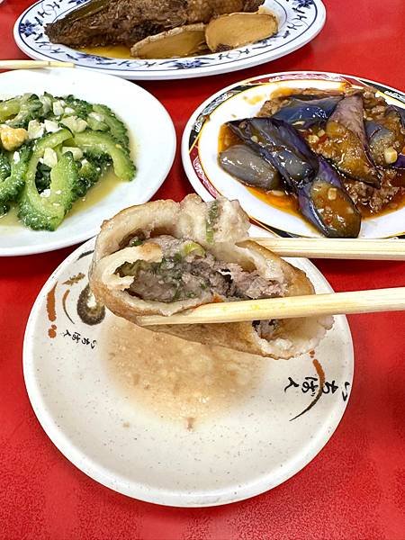 超人氣排隊北方美食，用餐巔峰時間真的人潮滿滿～厚得福湯包麵食