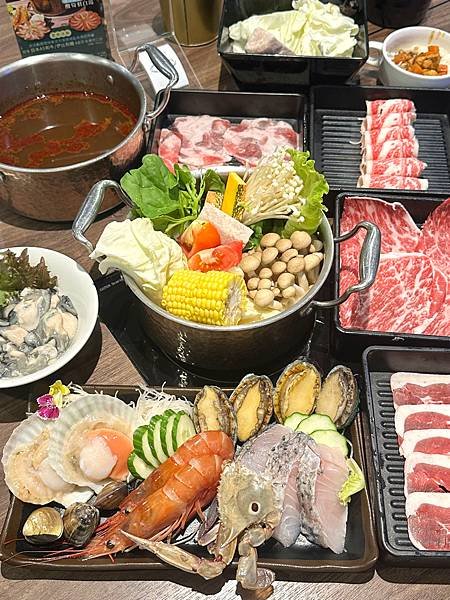 澎拜生猛海鮮火鍋吃到飽，還有飯店自助餐～木櫃工廠創意鍋物