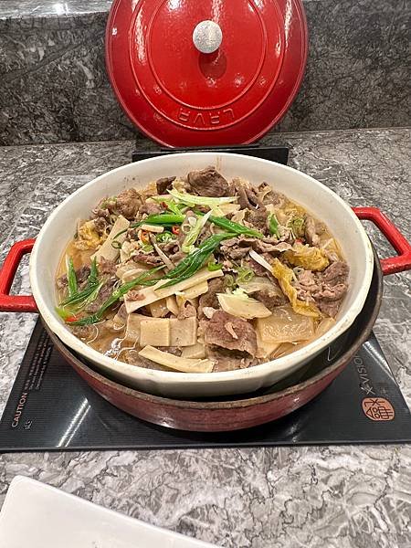 澎拜生猛海鮮火鍋吃到飽，還有飯店自助餐～木櫃工廠創意鍋物