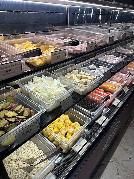 澎拜生猛海鮮火鍋吃到飽，還有飯店自助餐～木櫃工廠創意鍋物