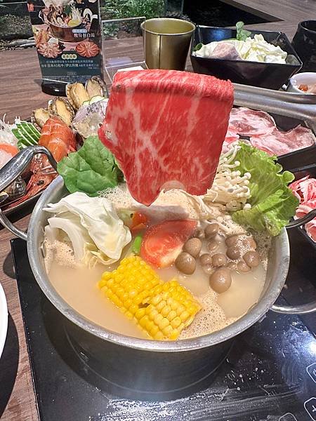 澎拜生猛海鮮火鍋吃到飽，還有飯店自助餐～木櫃工廠創意鍋物
