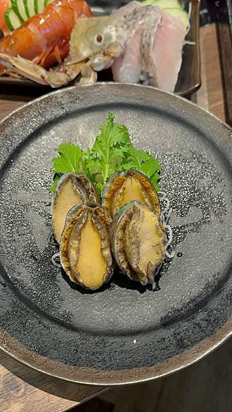 澎拜生猛海鮮火鍋吃到飽，還有飯店自助餐～木櫃工廠創意鍋物
