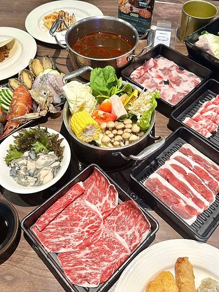 澎拜生猛海鮮火鍋吃到飽，還有飯店自助餐～木櫃工廠創意鍋物