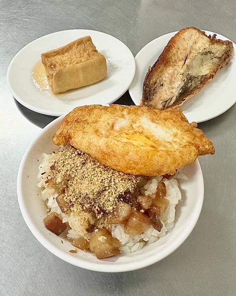 米其林推薦小吃，鴨蛋一定要點上～前金肉燥飯