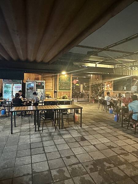 金黃烤雞不需到深山才吃得到，市區有飄香味～文·茶園