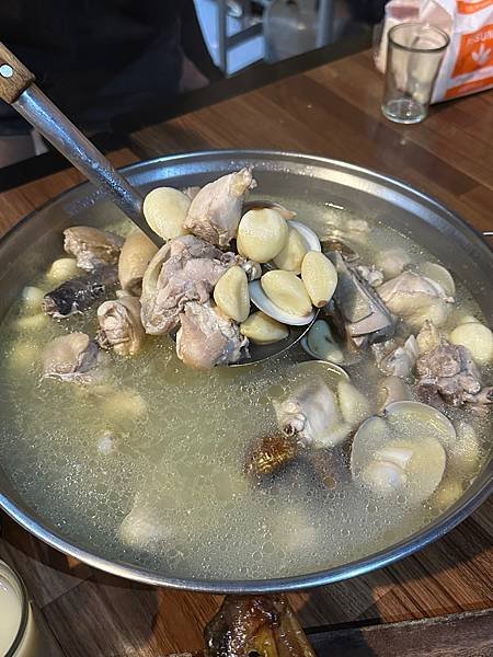 金黃烤雞不需到深山才吃得到，市區有飄香味～文·茶園