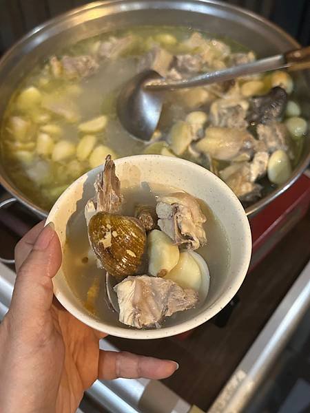金黃烤雞不需到深山才吃得到，市區有飄香味～文·茶園