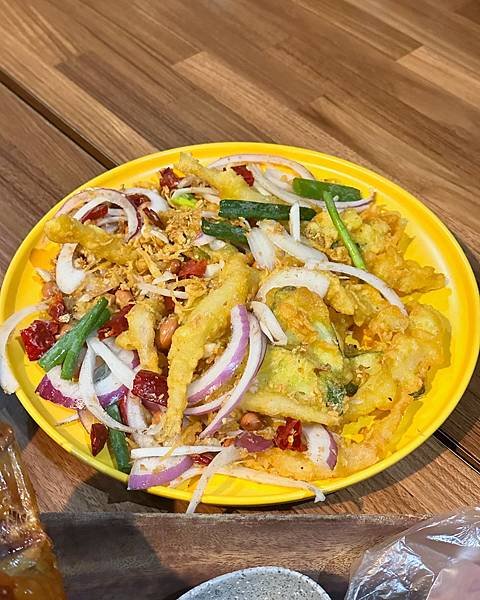 金黃烤雞不需到深山才吃得到，市區有飄香味～文·茶園
