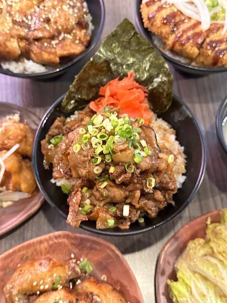 肉控必吃的平價丼飯～牛丁次郎坊高雄明仁店