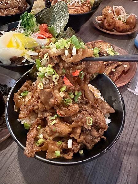 肉控必吃的平價丼飯～牛丁次郎坊高雄明仁店