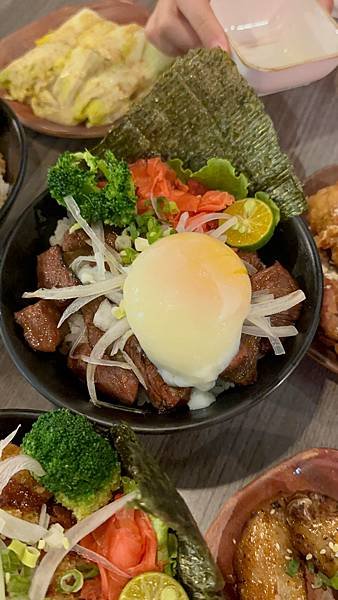 肉控必吃的平價丼飯～牛丁次郎坊高雄明仁店