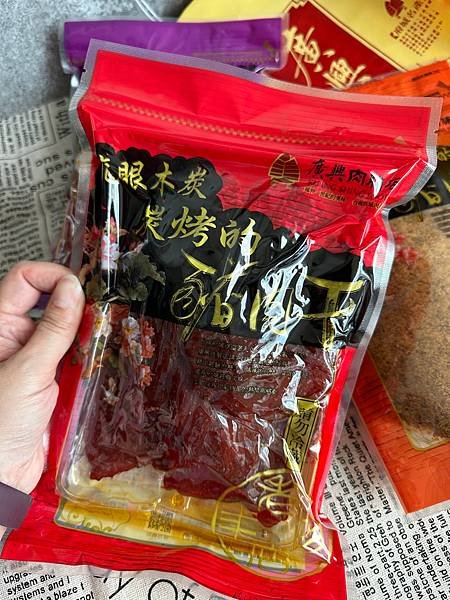 遵循龍眼木炭火古法製作～廣興肉脯店