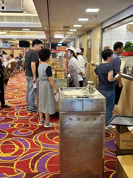 傳統香港酒樓吃傳統早茶，人聲鼎沸的港式氛圍～倫敦大酒樓