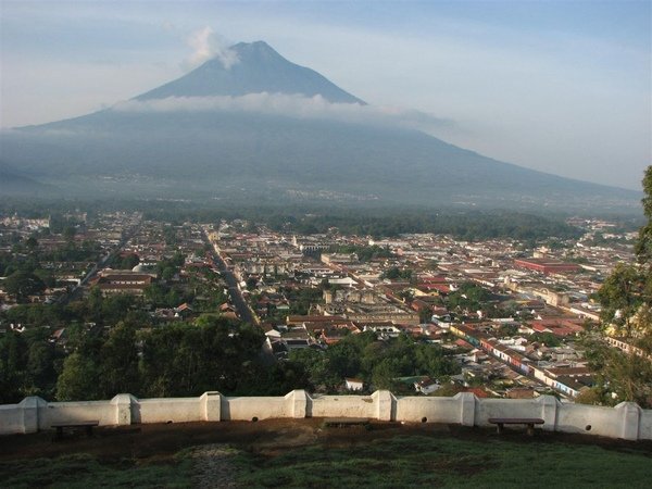 Cerro de la Cruz 眺望Antigua 全景