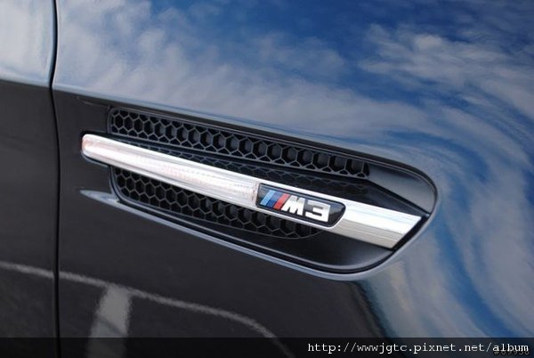 BMW E90 M3鯊魚腮.jpg