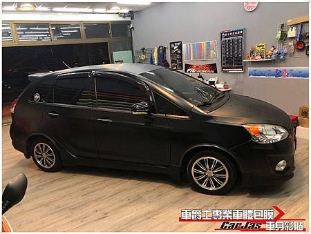 MITSUBISHI COLT PLUS 全車消光黑、3D黑卡夢改色包膜