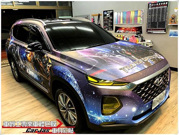 HYUNDAI SANTA FE 山土匪 客製化變形金剛全車車身彩貼、高亮黑車頂＆後視鏡、車燈燻黑改色包膜