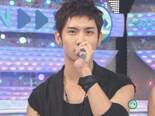 20090306 MUSIC STATION - TVXQ [poi][(000985)00-36-47].jpg