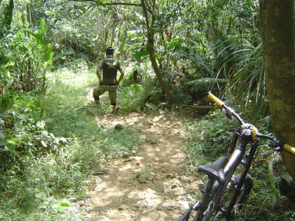 終於有OFF ROAD的感覺.JPG