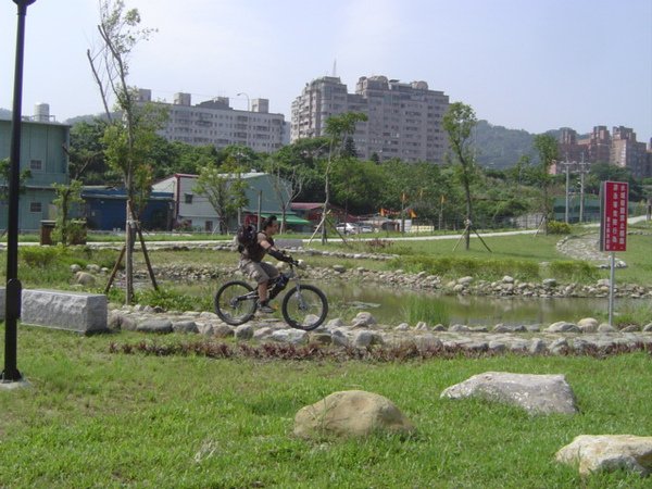 運動公園的off road場地.JPG