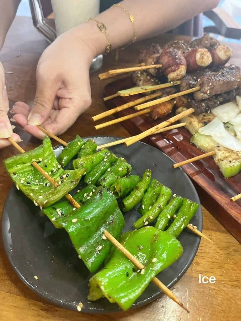 {台北美食}士林串燒#士林夜市串烤店很推薦真的要去吃看看#師
