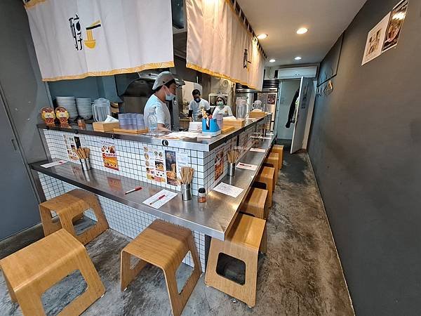 【台北大安】醇一拉麵總店、大安路巷子中、大安捷運站6號出口步