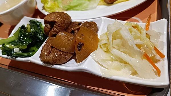 【台北中山】(永久歇業) 阿花豬排飯 ~誠品南西店B1、中山