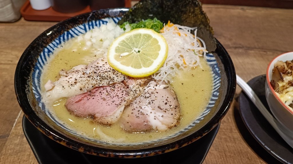 【台北大安】鳳華雞豚濃湯拉麵專門二號店、靠近科技大樓站、濃厚