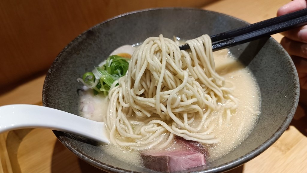 【台北大安】神無月拉麵(らぁ麺 神無月)、牛骨濃湯爽口好喝