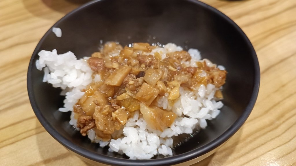 【台北士林】孫東寶士林延平店、居然有吃到飽的咖哩牛飯與肉燥飯