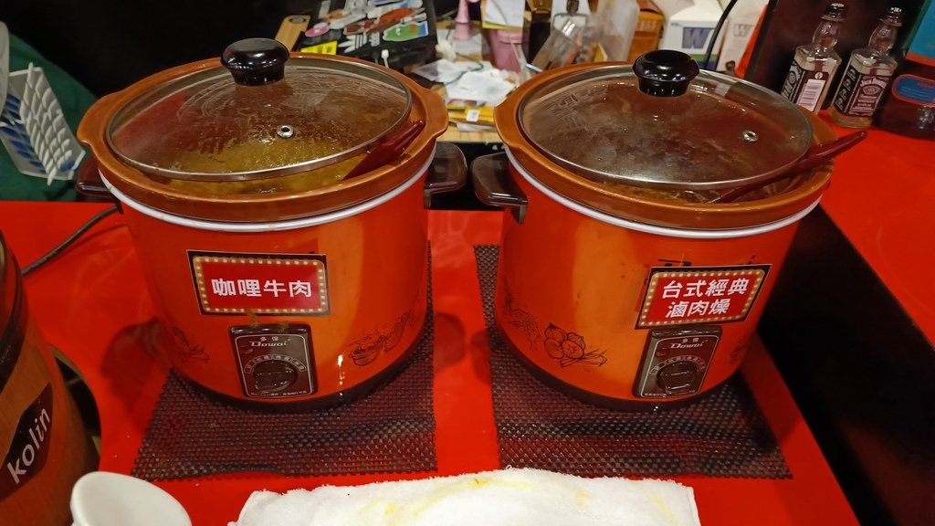 【台北士林】孫東寶士林延平店、居然有吃到飽的咖哩牛飯與肉燥飯