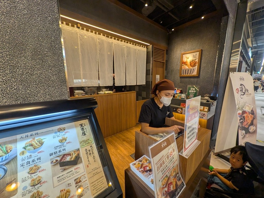 【新北新店】天吉屋新店裕隆城店、有兒童飛機餐盤的日式拉麵、丼