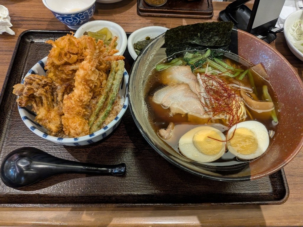 【新北新店】天吉屋新店裕隆城店、有兒童飛機餐盤的日式拉麵、丼