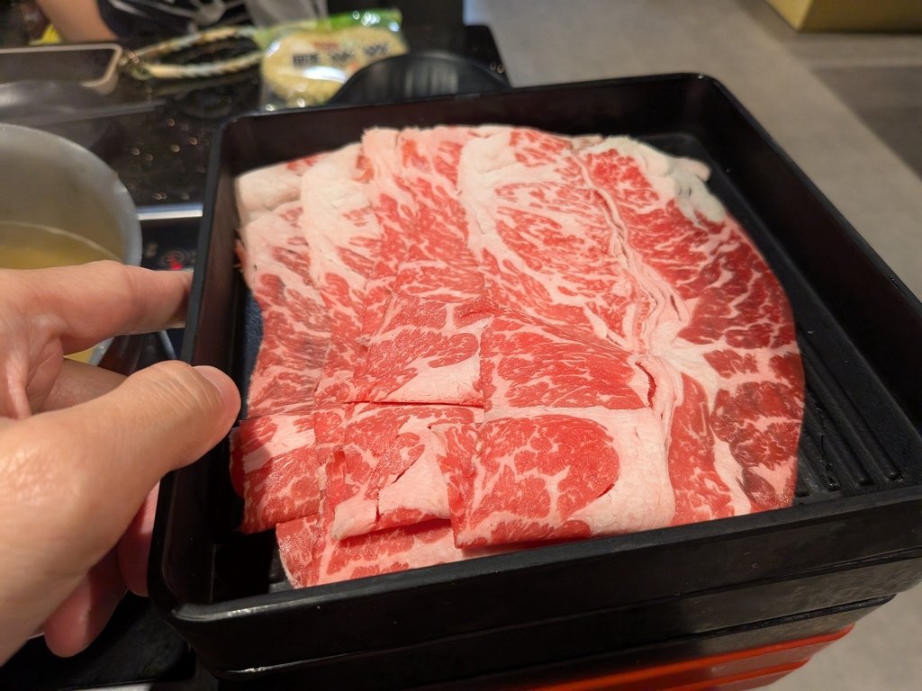 【新北新莊】金大鋤壽喜燒SUKIYAKI-新莊店、位在佳瑪百