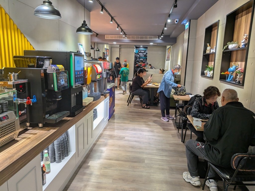 【台北大安】貴族世家mini大安信義店、位在信義路與建國路交