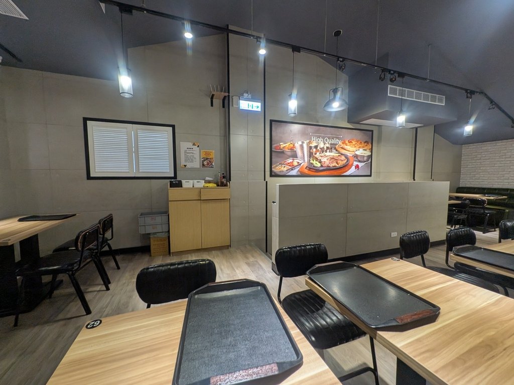 【台北大安】貴族世家mini大安信義店、位在信義路與建國路交