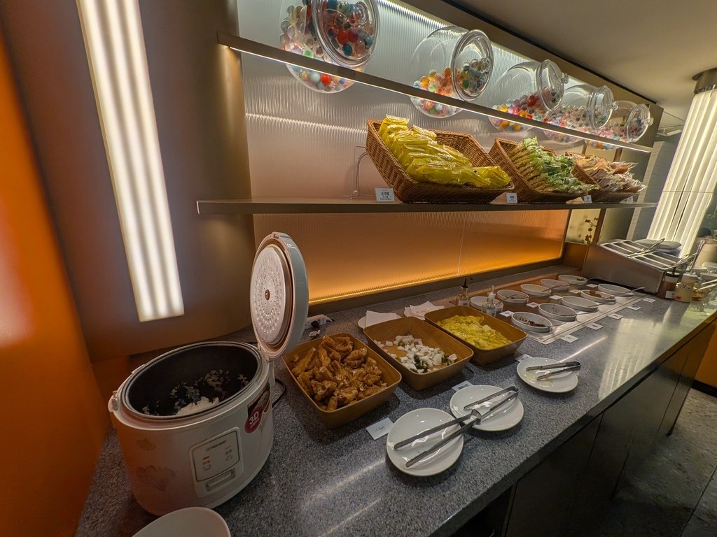 【台北中山】呷哺呷哺火鍋南西店、在中山捷運站3號出口旁的新光