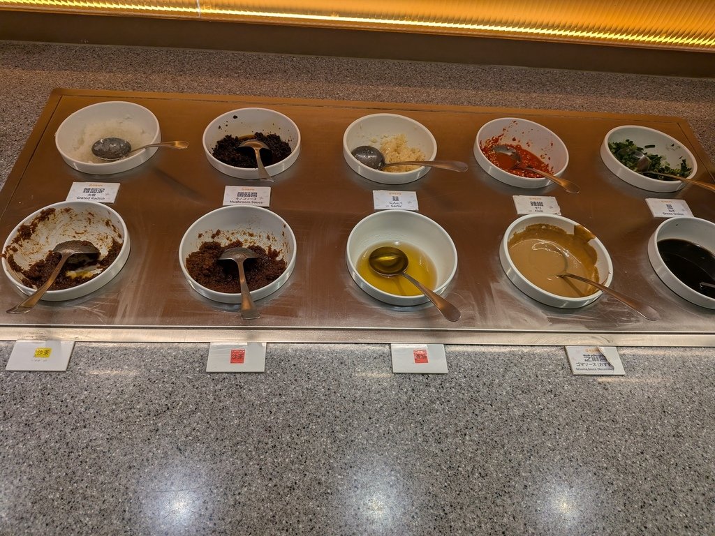 【台北中山】呷哺呷哺火鍋南西店、在中山捷運站3號出口旁的新光