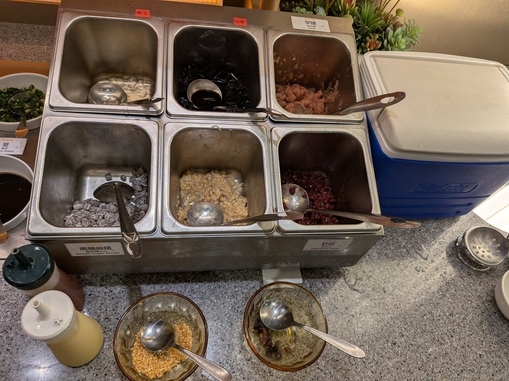 【台北中山】呷哺呷哺火鍋南西店、在中山捷運站3號出口旁的新光