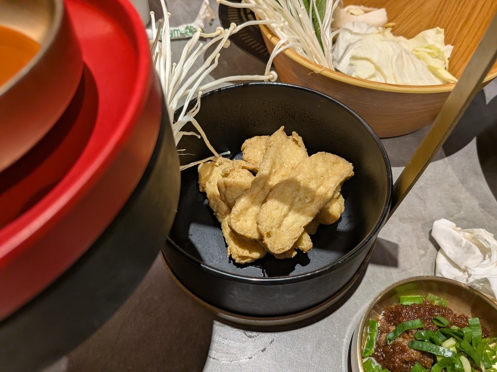 【台北中山】呷哺呷哺火鍋南西店、在中山捷運站3號出口旁的新光